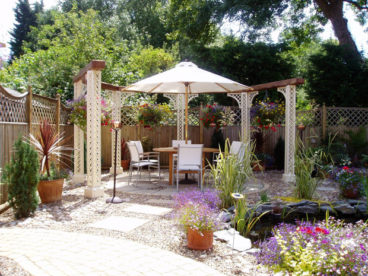 <p>A semi-circular pergola, designed for an outdoor dining area at a private house in Suffolk. Stunning!</p>
