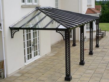 <p>A large hipped, L shaped, Lattice style Verandah near Bristol, 7.5 x 3.5 x 2.75. Fitted 2010</p>
