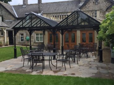 <p>This hotel in Harrogate really benefits from being able to offer outdoor dining whatever the weather. The double apex roof enabled us to create a double width structure</p>
