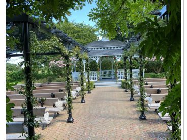 <p>Our structures offer covered seating for dozens of guests. These structures were designed using our Trumpet columns and circles arches, with bespoke gable frames.<br />
For more information about this stunning venue, go to www.theoldkentbarn.co.uk </p>
