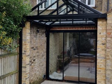 <p>Not all verandahs need columns! Our client, the owner of a well-known kitchen design company, asked us to create a stylish glass roof to cover this area outside the bi-fold doors of his London home. We understood the brief and our client was delighted with the result, which was completed early 2023. </p>

