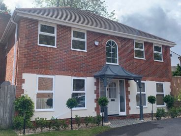 <p>This elegant, modern home benefits from our stylish and practical porch with V8 columns, circle arches and lead-effect GRP (fibreglass) roof. </p>
