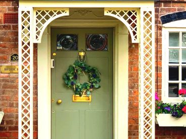<p>This beautiful period home now has a stunning entrance in-keeping with it's characterful exterior. Lattice columns and arches support this traditional style lead-effect porch, complete with chased lead flashing. </p>
